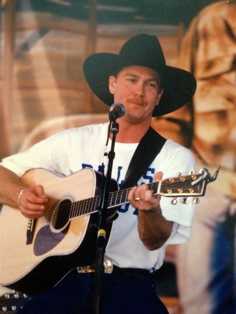 Tracy Lawrence: A Country Music Legend