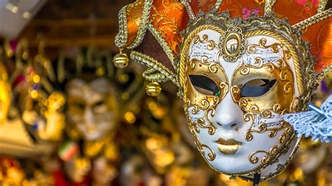 Traditional Allure: The Venetian Masquerade