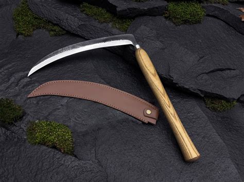 Traditional sickle machete: