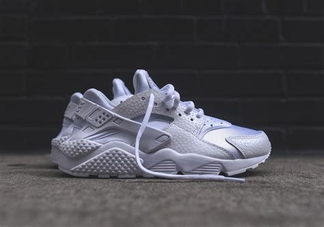 Transition: A Closer Look at the Huarache White on White