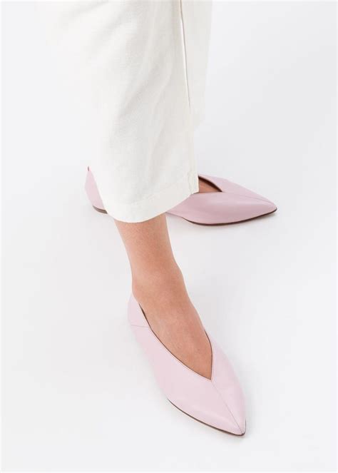 Transitioning Effortlessly: Exploring the Multifaceted Appeal of Slip-On Shoes