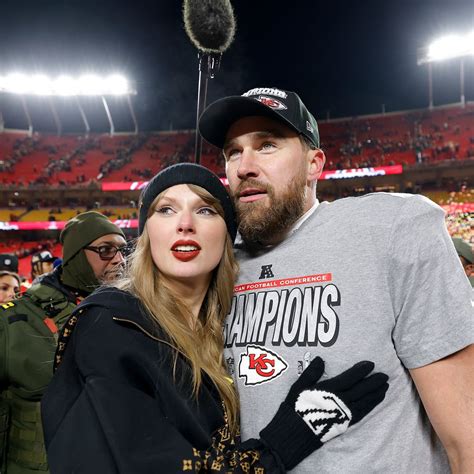 Travis Kelce's Reaction to Taylor Swift Question Draws Attention at Press Conference