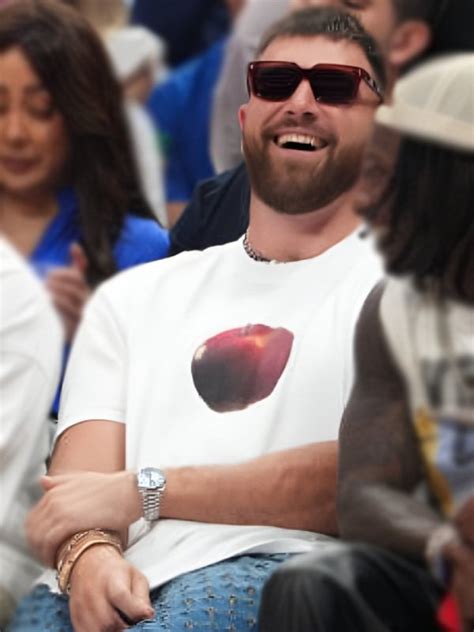 Travis Kelce Apple Shirt: The Newest Fashion Accessory for Diehard Kansas City Chiefs Fans