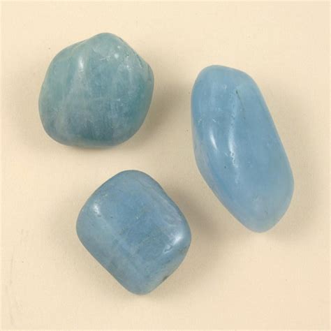 Tumbled Aquamarine: A Refreshing Gem for Gemstone Therapy and Spiritual Awakening