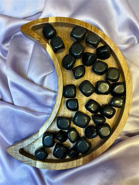 Tumbled Obsidian: 10 Extraordinary Uses and Scintillating Benefits