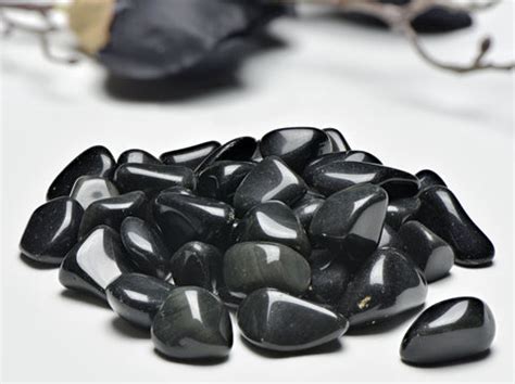 Tumbled Obsidian: A Gemstone with a Unique History and Properties