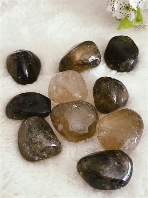 Tumbled Smoky Quartz: 10,000-Word Guide to a Stone of Protection