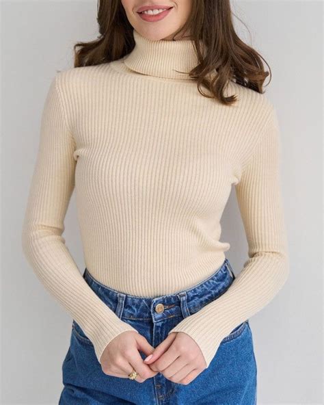 Turtleneck White Shirt: A Versatile Wardrobe Essential for All Occasions