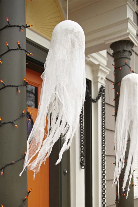 Types of Hanging Halloween Decorations: