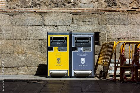 Types of Madrid Trash Bins