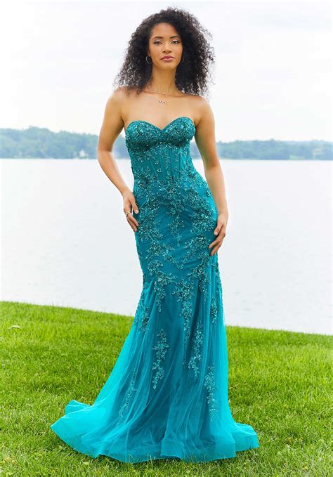 Types of Strapless Prom Dresses