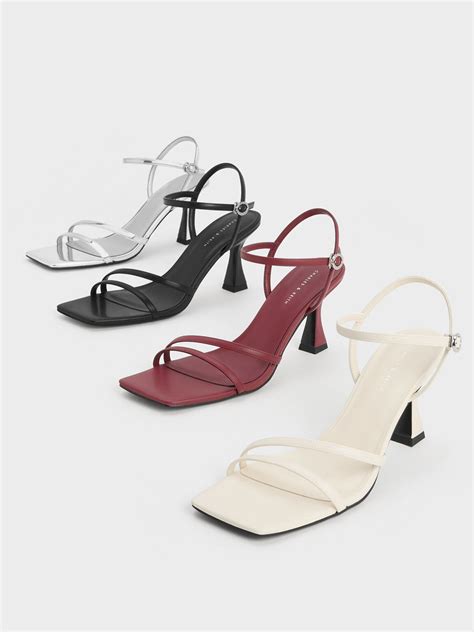 Types of Strapped Sandals