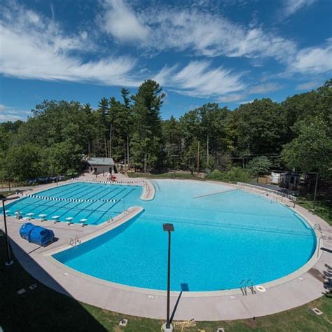 UNH Pool Outdoor: Oasis amidst the Granite State