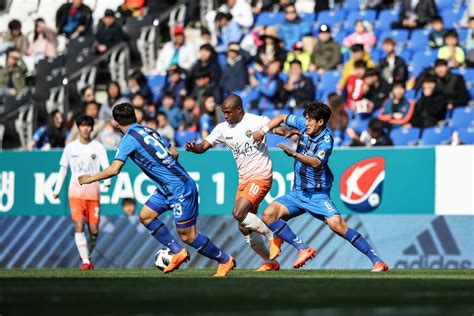 Ulsan Hyundai x Gangwon: Uma Rivalidade Acesa no Futebol Sul-Coreano