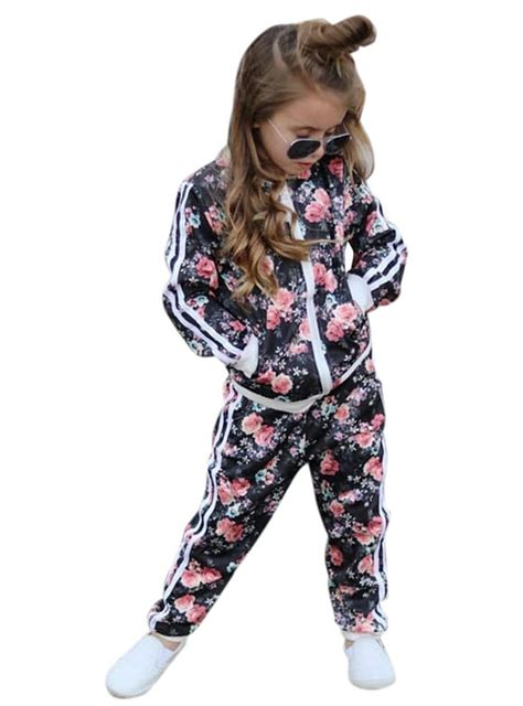 Ultimate Guide to Choosing the Perfect Girls' Sweatsuits: Keeping Your Little Princess Warm, Comfortable, and Stylish