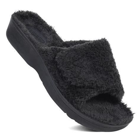 Ultimate Guide to Fuzzy Sandals: Comfort, Warmth, and Style