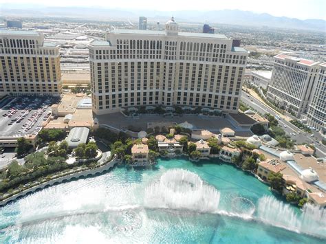 Um Guia Completo para o Paris Hotel e Cassino: Luxo e Entretenimento no Coração de Las Vegas