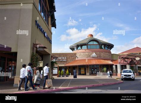 Uncover the Allure of Woodburn Oregon Outlet: An Outlet Shopping Extraordinaire