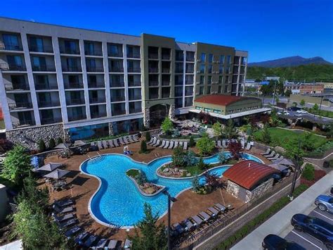 Uncover the Top 5 Hotels Near The Island in Pigeon Forge