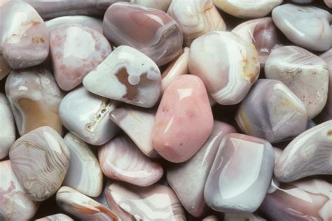 Understanding Agate and Its Crystal Adornments