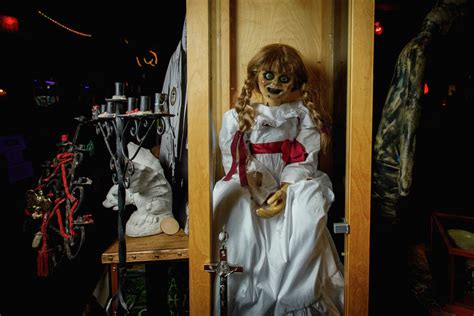 Understanding Annabelle's Appearance: A Study in Porcelain and Shadows