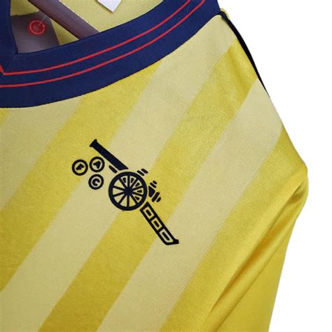 Understanding the Allure of Yellow Vintage Shirts