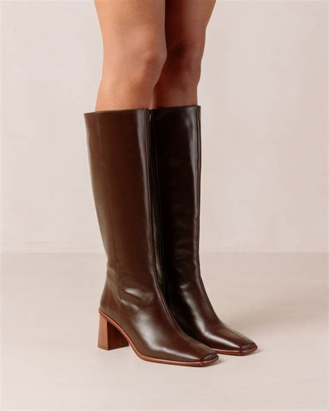 Understanding the Appeal of Knee-High Brown Boots