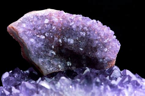 Understanding the Phenomenon of Geodes