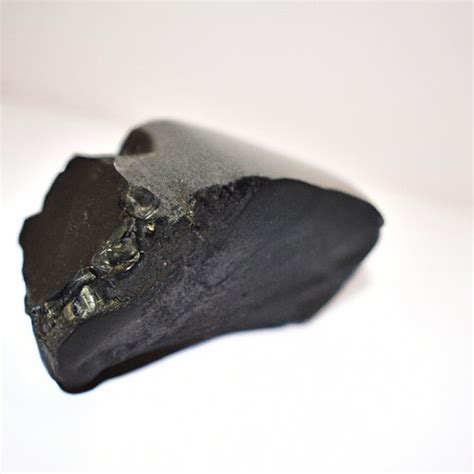 Understanding the Unique Attributes of Obsidian