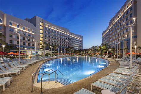 Universal's Endless Summer Resort: Surfside Inn and Suites for Family-Fun Adventures