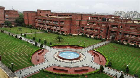 University Colleges and Professional Institutes in Delhi for 10+2 Reader