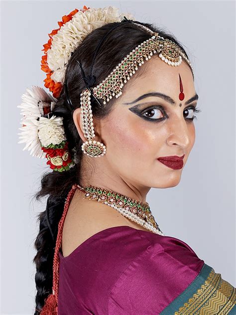 Unleash Your Inner Star: The Alluring World of Bharatanatyam Jewellery