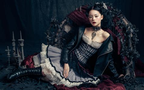 Unleash Your Inner Vampire: The Ultimate Guide to Captivating Costume Accessories