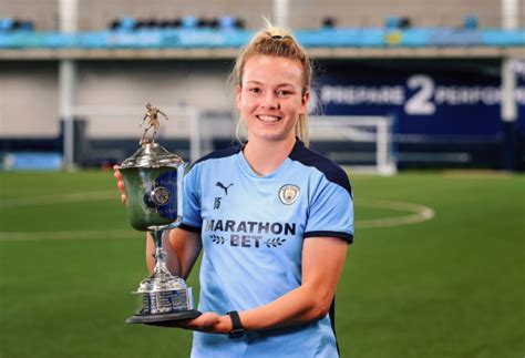 Unlocking the Potential of Lauren Hemp: A Beacon of Women's Football