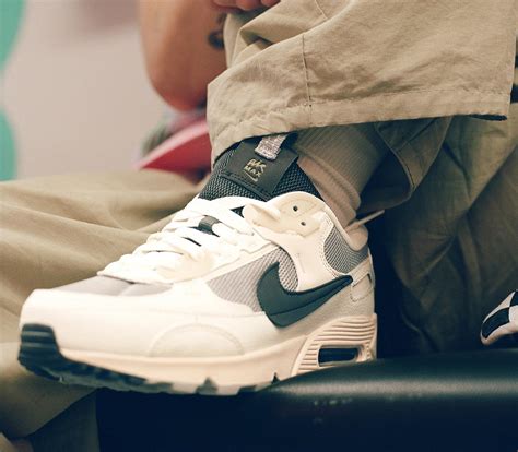 Unlocking the Pristine Aesthetics of White Air Max: A Comprehensive Guide to Immaculate Footwear