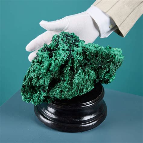 Unraveling the Exceptional Properties of Malachite Fibrous