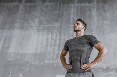 Unraveling the Realm of Men's Workout Tees: A Comprehensive Guide