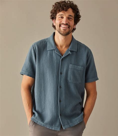 Untucked Short Sleeve Shirts: An Exploration of Casual Elegance