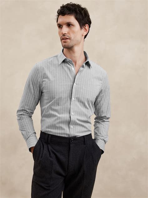 Untucking the Dress Code: A Guide to the 5 Benefits of Untucked Dress Shirts