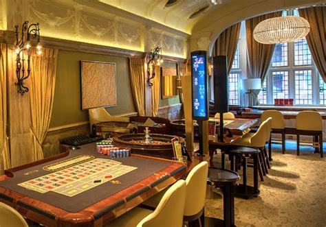 Unveiling Elegance: A Night of Sophisticated Gaming at Maxims Casino London