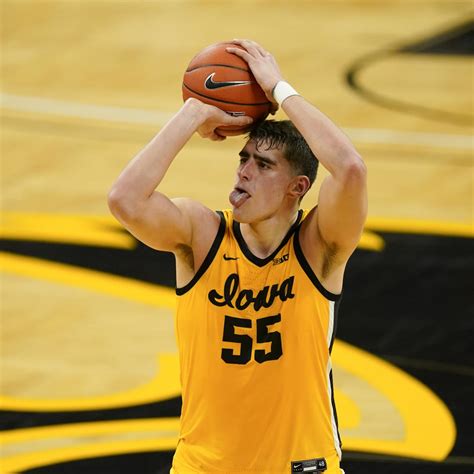 Unveiling Luka Garza: The Ascendance of a College Basketball Colossus