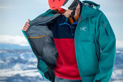 Unveiling the Best Snowboard Jackets for Men: A Comprehensive Guide