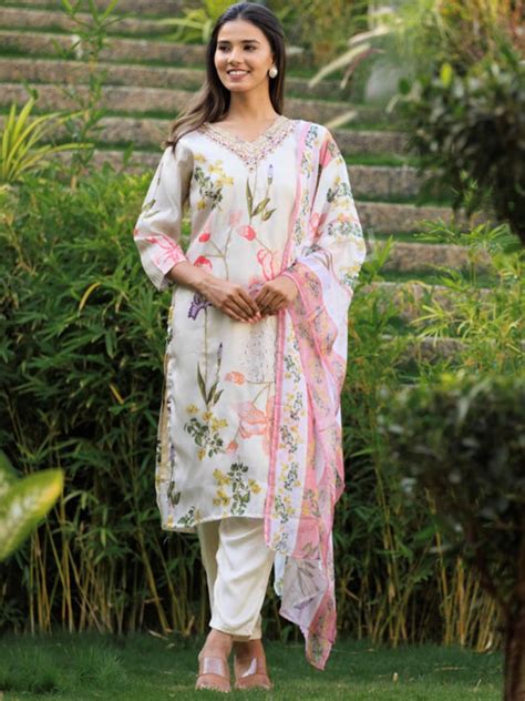 Unveiling the Elegance of Kurti Pant Sets with Dupatta: A Style Statement Waiting to Be Made