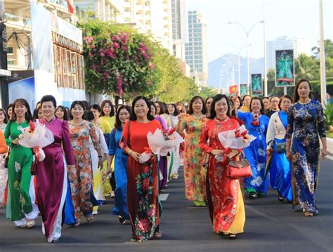 Unveiling the Enchanting Allure of Ao Dai: A Timeless Vietnamese Masterpiece