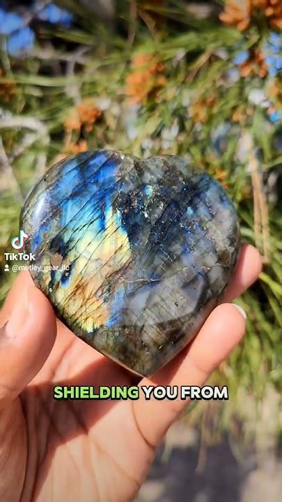 Unveiling the Enchanting Nature of Labradorite