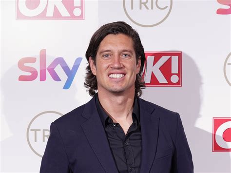 Unveiling the Enigmatic Charisma of Vernon Kay: A Master of Television and Radio