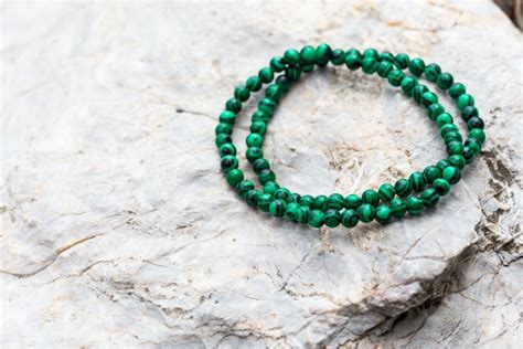 Unveiling the Healing Properties of Malachite Bracelets