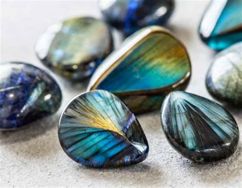 Unveiling the Mystique of Labradorite Rings