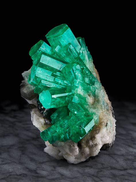 Unveiling the Origins and Properties of Emerald Calcite