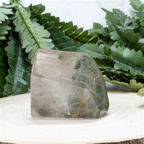 Unveiling the Therapeutic Facets of Garden Quartz